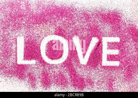 concept d'amour fond avec mot d'amour écrit sur paillettes roses, concept d'amour et fond de jour de valentines Banque D'Images