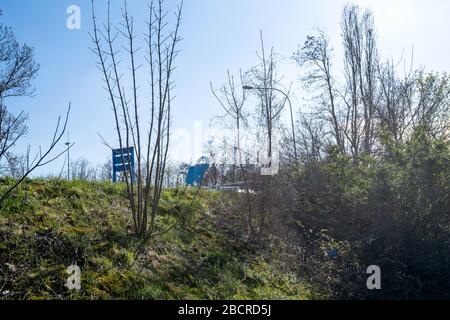 Strasbourg, France - 18 mars 2020 : vue à bas angle à travers la colline de l'Elephant Bleu lavage automatique de voiture Banque D'Images