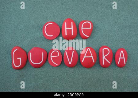 Che Guevara, héros révolutionnaire marxiste argentin, nom composé de pierres de couleur rouge Banque D'Images