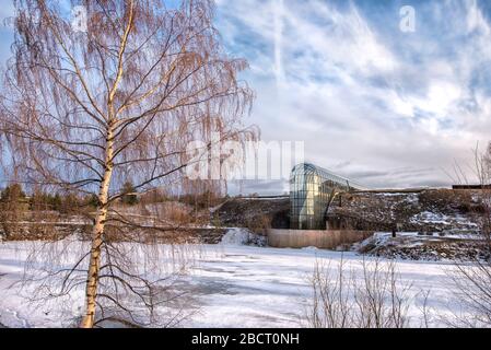 ROVANIEMI, FINLANDE - 05 mai 2019: Arktikum - Arctic Center et Musée régional de la Laponie en printemps Banque D'Images