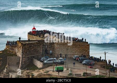 Praia do Norte, Nazaré Banque D'Images