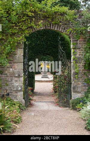 Wakehurst place formel English Garden zat Kew Royal Botanic Gardens, Ardingly, Haywards Heath, Sussex, RH17 6TN Banque D'Images