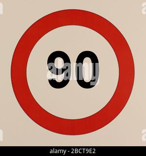 Illustration des Straßenverkehrszeichens 'maximum Höchstgeschwindigkeit 90 km pro Stunde' Banque D'Images