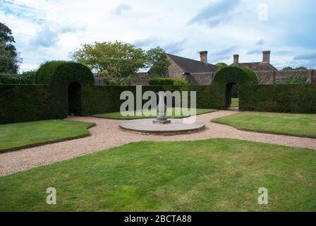 Wakehurst place formel English Garden zat Kew Royal Botanic Gardens, Ardingly, Haywards Heath, Sussex, RH17 6TN Banque D'Images