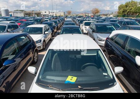 Palma de Majorque, Espagne. 4 avril 2020. Location de parking à Palma de Majorque à - Palma de Majorque sous Corona Fermer le 4 avril 2020 à Palma de Majorque, . Crédit: Thomas Reiner/ESPA/Alay Live News Banque D'Images