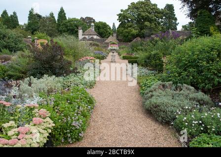 Wakehurst place formel English Garden zat Kew Royal Botanic Gardens, Ardingly, Haywards Heath, Sussex, RH17 6TN Banque D'Images