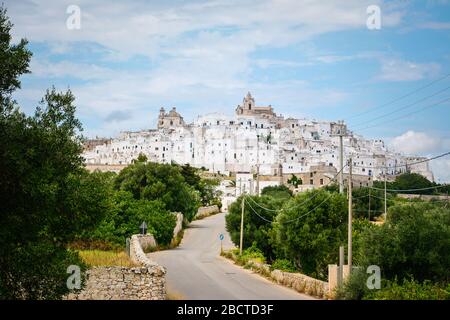 Ostuni ville blanche, Brindisi, Pouilles (Pouilles) sud de l'Italie. Europe. Banque D'Images