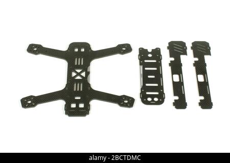 Début de l'assemblage de drone de course. Cadre durable en fibre de carbone Banque D'Images
