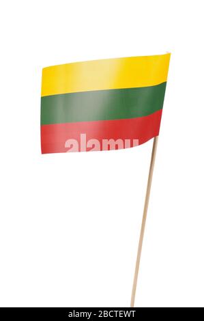 Papier drapeau de Lituanie comme souvenir isolé sur le fond blanc Banque D'Images