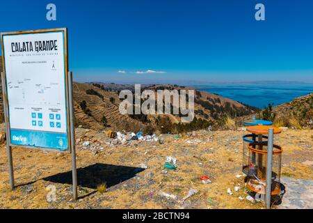 Campagne rurale sur la péninsule de Copacabana à une altitude d'environ 4 000 m, département la Paz, Bolivie, Amérique latine Banque D'Images