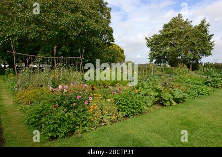 Vue sur le jardin potager de la Maison de Monk, qui fut la maison de Virginia Woolf, Rodmell East Sussex, Royaume-Uni Banque D'Images