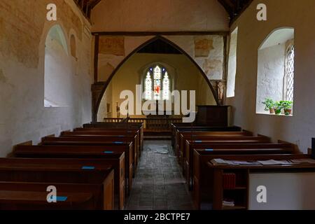 Intérieur de la nef de l'église de la Southease, dont certaines parties ont 900 ans. Southease, Sussex, Royaume-Uni Banque D'Images