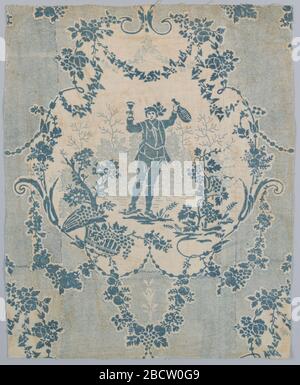 Le Buveur le buveur. La recherche en progression Fragment montre un garçon avec une bouteille dans une main et un verre dans l'autre. Il est enfermé dans une cartouche faite de guirlandes fleuries et entouré de plantes et de rouleaux. En bleu sur blanc avec un sol de picotage. Le Buveur le buveur Banque D'Images