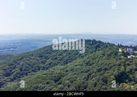 Panorama incroyable depuis la Tour Avala près de la ville de Belgrade, Serbie Banque D'Images