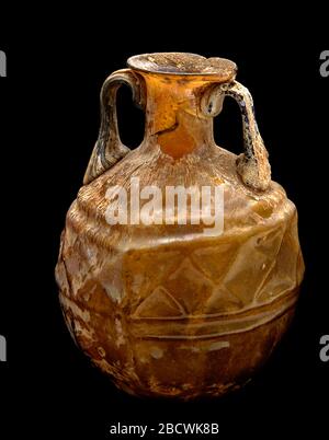 Vase. Dans ce cas, la plupart des récipients en verre datent du premier siècle avant Jésus-Christ au quatrième siècle après Jésus-Christ. Banque D'Images