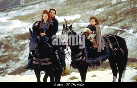 Val Kilmer, Joanne Whalley, Warwick Davis, 'Willow' (1988) © 1988 MGM - référence de dossier # 33962-466THA Banque D'Images