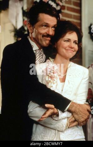 Tom Skerritt, Sally Field, 'sel Magnolias' (1989) © 1989 Tri-Star - référence de dossier # 33962-470 THA Banque D'Images