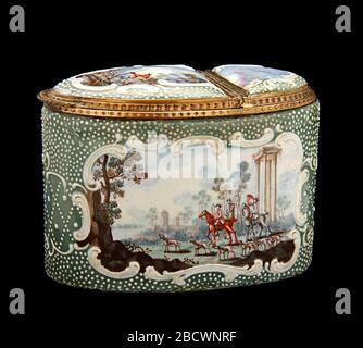 Snuffbox. L'art de la peinture sur l'émail a prospéré en Angleterre pendant la deuxième moitié du XVIIIe siècle. Un bijoutier français, Jean Tououtin, avait développé une nouvelle technique de peinture sur l'émail, dans laquelle une base d'or était recouverte d'abord d'émail blanc, puis peinte avec un dessin. Banque D'Images