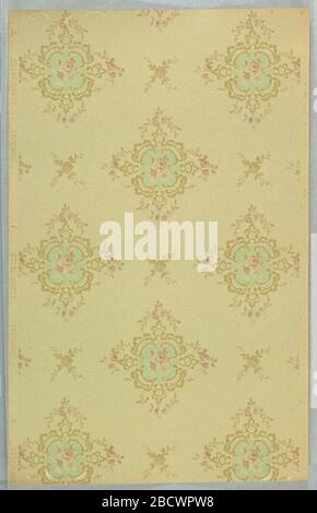 Papier de plafond. La recherche en médaillons ProgressLarge avec centre floral alterne avec la branche florale. Imprimé sur sol vert clair en pointillés. Papier de plafond Banque D'Images