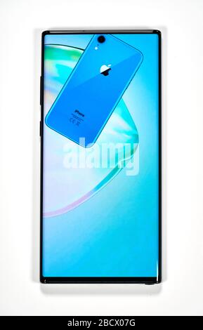 Montréal, Canada - 14 mars 2020 : téléphone portable Samsung Galaxy Note 10 plus. Samsung Galaxy Note 10 est une expérience mobile avec des fonctionnalités et des caractéristiques qui op Banque D'Images