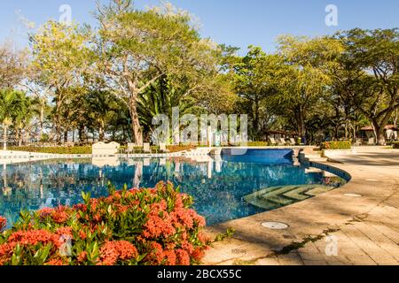 Piscine sur le terrain de Casa Conde del Mar, Panama Beach, Guanacaste, Costa Rica Banque D'Images