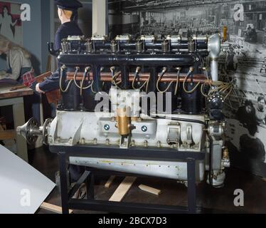 Moteur BMW modèle IIIA Inline 6. Type: Alternatif, en ligne, 6 cylindres, refroidi par liquide, puissance nominale: 134 kW (180 hp) à 1410 rpmcylindrée: 19,058 L (1,163 cu in.)alésage et course: 150 mm (5,9 in) x 180 mm (7,1 in)poids: 293 kg (644 lb)le monopole virtuel de la société Daimler-Benz sur la production d'aircraf NASSM2018-104061 Banque D'Images