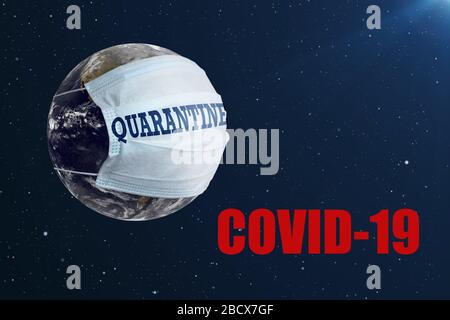 Planète Terre dans un masque médical. Quarantaine et protection contre le concept de coronavirus. L'inscription QUARANTAINE et COVID-19. Image de terre avec courtoisie o Banque D'Images