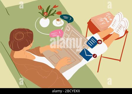 Femme d'affaires travaillant ou discutant en ligne sur un ordinateur portable de la maison à l'atmosphère confortable. Illustration vectorielle colorée dans un style de dessin animé plat Illustration de Vecteur