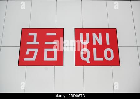 Vue générale de la signalisation UNIQLO à l'intérieur du centre commercial Ontario Mills, le samedi 4 avril 2020, en Ontario, en Californie, aux États-Unis. (Photo par IOS/Espa-Images) Banque D'Images