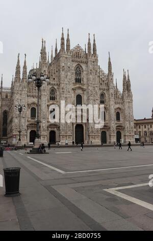 Milan - Piazza del Duomo - Italie - 9 mars 2020. Très peu de personnes au coeur de Milan en raison de l'urgence de Covid 19. Banque D'Images