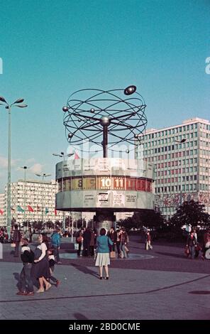 Horloge mondiale, Alexanderplatz, octobre 1980, Berlin est, Allemagne de l'est Banque D'Images