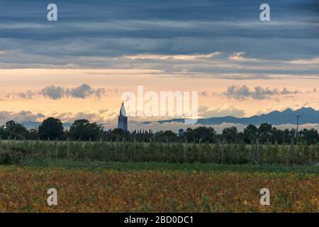 La tour de la Basilique de Santa Maria Assunta, Aquiliea, Friuli Venezia Giulia, Italie Banque D'Images