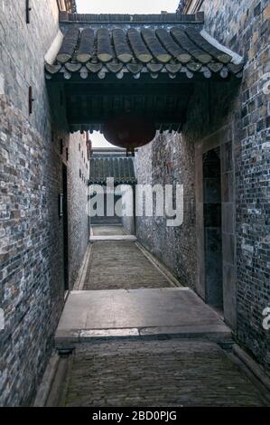 Corridor dans la partie résidentielle de l'Ge jardin construite par Huang Zhiyun un marchand de sel en 1818. Yangzhou, Jiangsu Province, China Banque D'Images