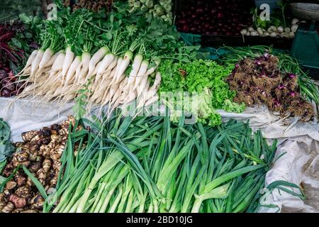 Divers légumes dans la table Banque D'Images