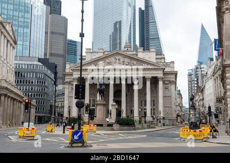 Royal Exchange, Londres, Royaume-Uni. 6 mars 2020. Rues désertes entre la Royal Exchange et la Bank of England dans la ville de Londres. Ces rues seraient normalement pleines de personnes dans l'heure de pointe du matin. La plupart des gens ont tenu compte des règles du gouvernement britannique concernant la condamnation du virus Corona et sont restés chez eux. Crédit: Tom Leighton/Alay Live News Banque D'Images