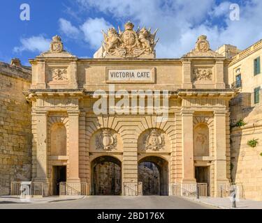 La porte Victoria de la Valette, Malte, a été construite par les Britanniques en 1855. C'est l'entrée principale de la ville depuis le quartier de Grand Harbour. Banque D'Images