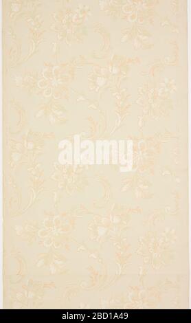 Papier de plafond. Recherche sur les motifs floraux et feuilles ProgressLarge entrelacés avec motif acanthus défilant. Blanc, vert, mica liquide et teintes de rose sur un sol jaune pâle. Numéro de modèle 808. Papier de plafond Banque D'Images