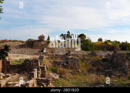 Ruines archéologiques de structures romaines construites à Byblos, Liban. Banque D'Images