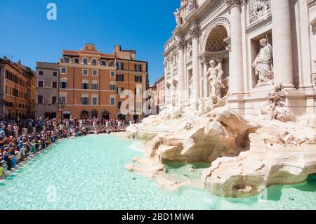 Fontaine de Trévi, site classé au patrimoine mondial de l'UNESCO, Rome, Lazio, Italie, Europe Banque D'Images