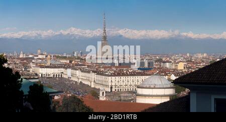 Panorama de Mole Antonelliana et de l'église Gran Madre di Dio, Turin, Piémont, Italie, Europe Banque D'Images