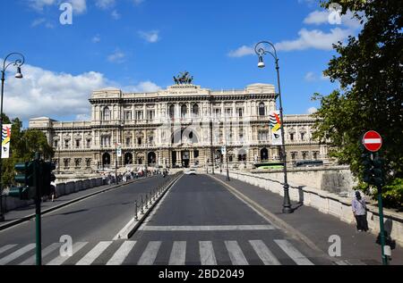 Corte Suprema di Cassazione le long du Tibre dans la ville de Rome, Italie Banque D'Images