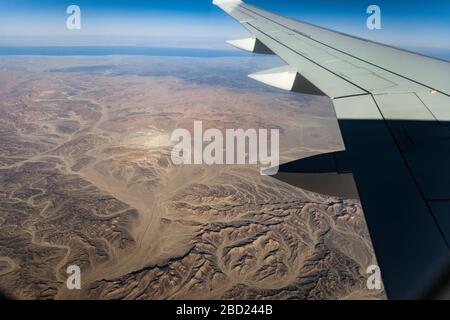 Vue aérienne du désert arabe et du golfe de Suez, Égypte Banque D'Images