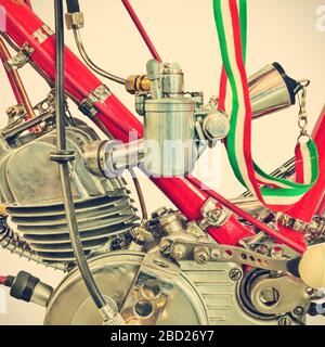 Image de style rétro du détail moteur d'une moto italienne restaurée Banque D'Images
