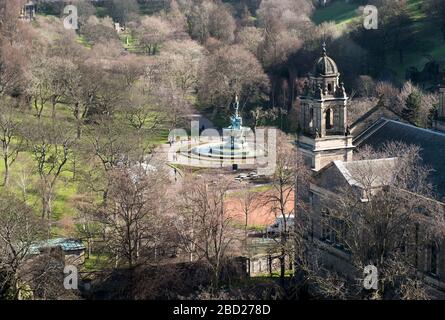 Vue à l'est des jardins de West Princes Street, Edimbourg, Ecosse. Banque D'Images