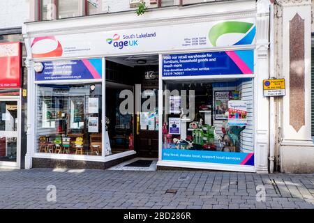 Age UK Charity Shop Finkle Street Kendal Cumbria Royaume-Uni Banque D'Images