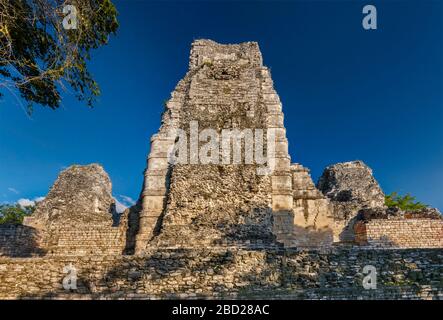 Estructura I (structure 1), pyramide à trois towered, ruines mayas sur le site archéologique de Xpuhil, la Ruta Rio bec, péninsule du Yucatan, Campeche, Mexique Banque D'Images