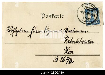 L'inverse d'une carte postale historique allemande : texte manuscrit à l'encre, timbre-poste bavarois avec annulation, ville swabienne d'Augsbourg, 1899 Banque D'Images