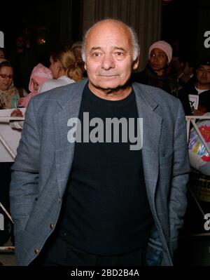 Burt Young à la première Rocky Balboa à Philadelphie au Prince Music Theatre le 18 décembre 2006. Crédit: Scott Weiner/MediaPunch Banque D'Images