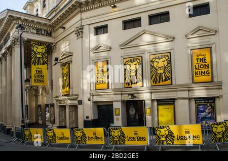 LONDRES- Lyceum Theatre, qui accueille la comédie musicale très populaire et réussie Lion King dans le quartier du West End de Londres Banque D'Images