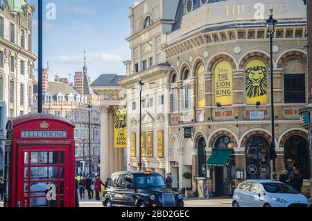 LONDRES- Lyceum Theatre, qui accueille la comédie musicale très populaire et réussie Lion King dans le quartier du West End de Londres Banque D'Images